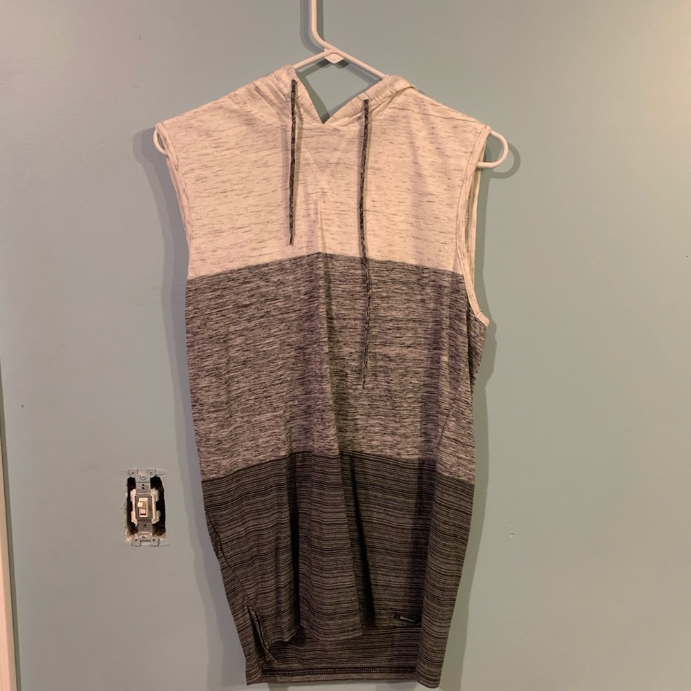 Thin, lightweight sleeveless shirt with hoodie